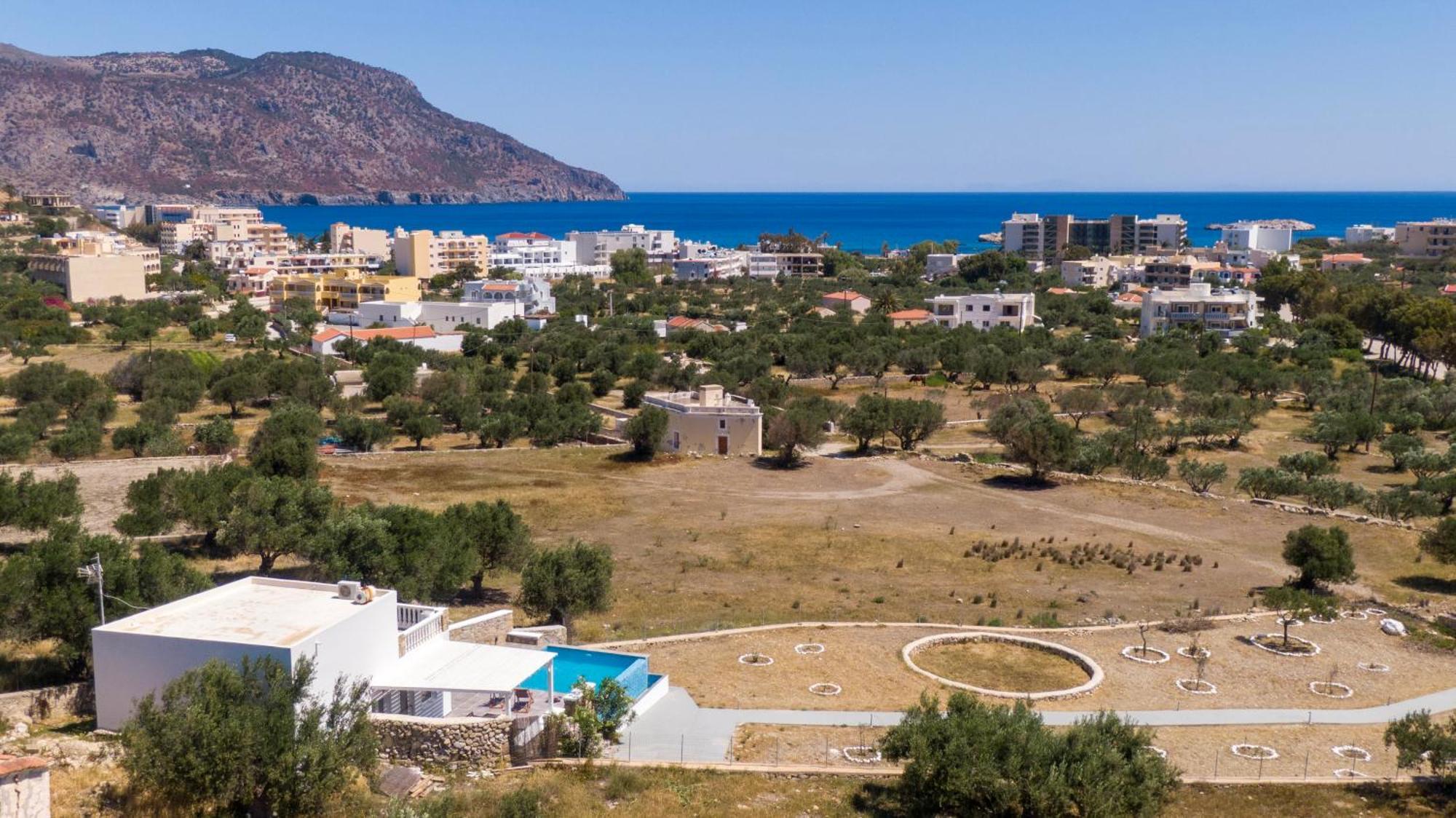 Eleon Luxury Villa Cárpatos Exterior foto